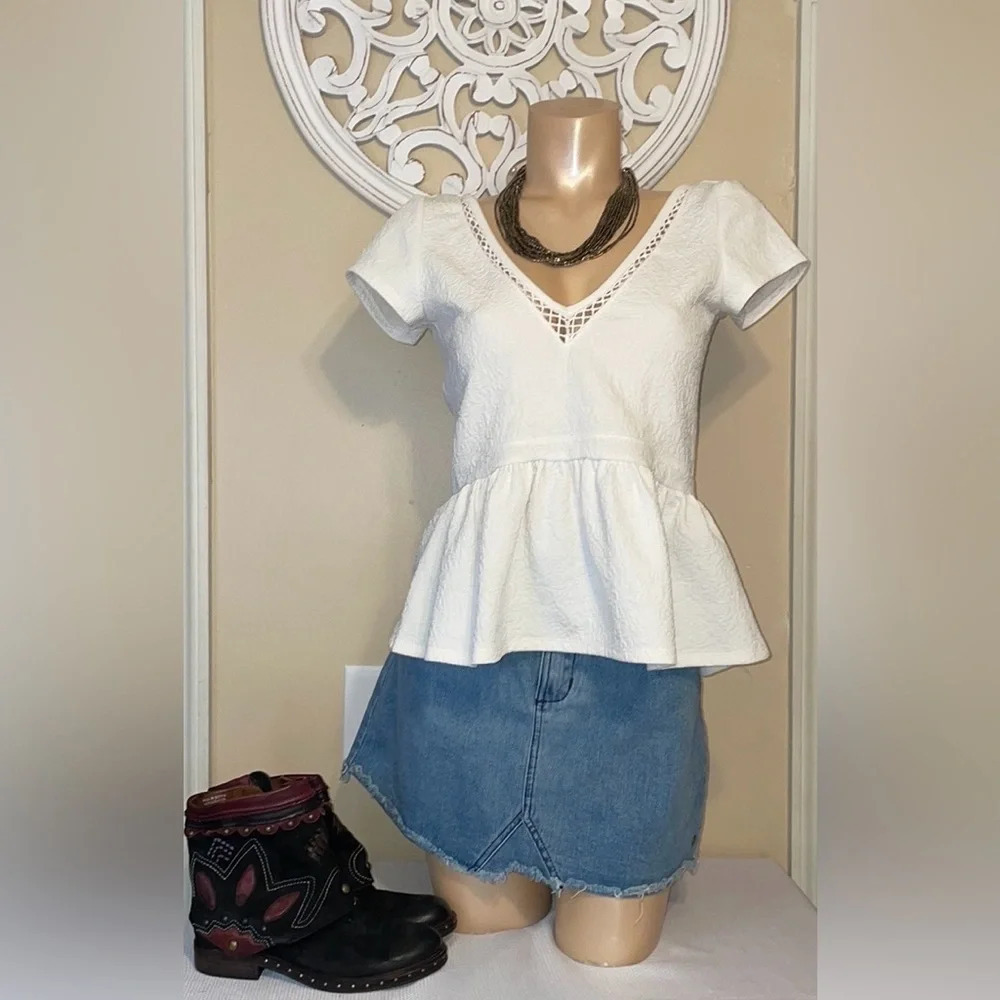 Free people womens Medium top shirt peplum open back white stretch vneck cutout